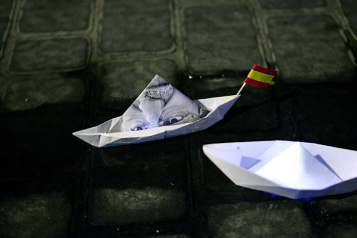 Flota-de-promesas-electorales-incumplidas-Luzinterruptus-5
