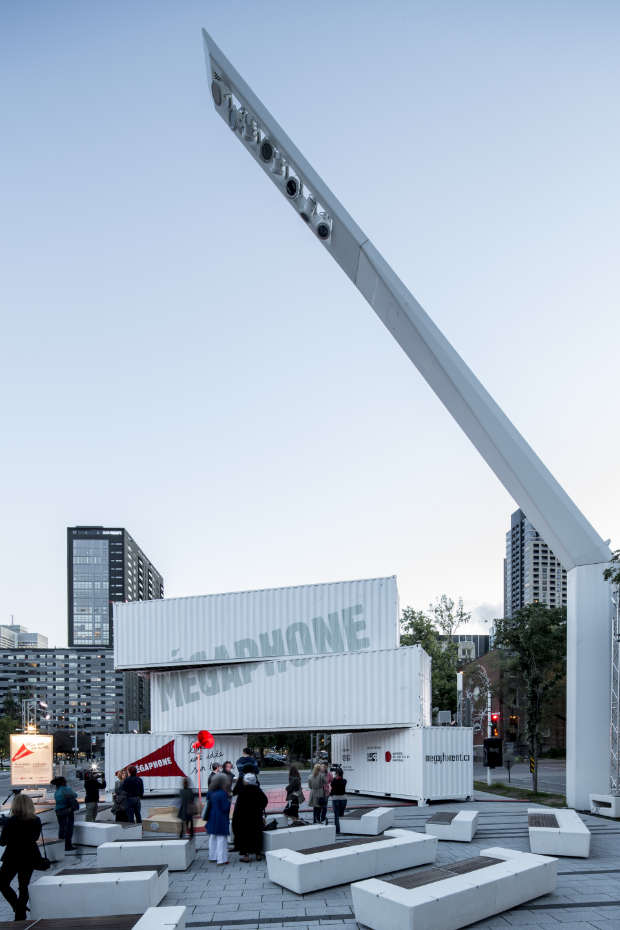 MOMENTFACTORY-MEGAPHONE