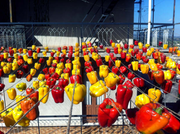 Luzinterruptus, peperonata