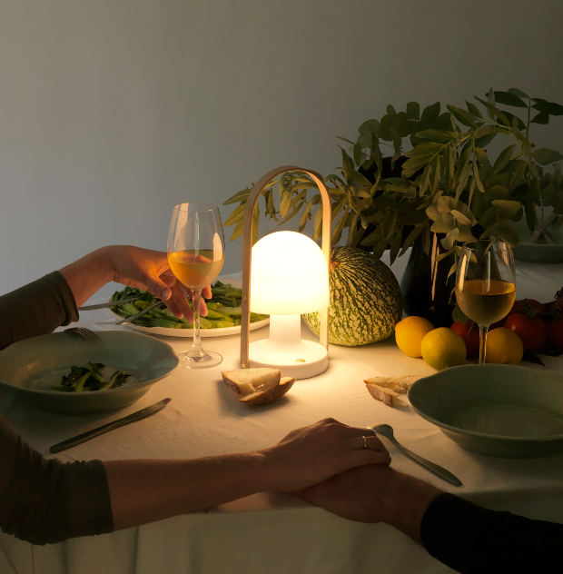 MARSET FollowMe La lámpara portátil, recargable y con tecnología LED FollowMe de Inma Bermúdez editada por Marset acaba de recibir el premio