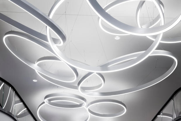 gerber Situado en la ciudad de Stuttgart, Gerber es un espacio mixto con una alta concentración urbana. Recoge de forma hospitalaria las ventas al detalle que conviven en una superficie total de 25.000 metros cuadrados, una gran desafío para la ciudad, inversionistas, arquitectos y diseñadores.