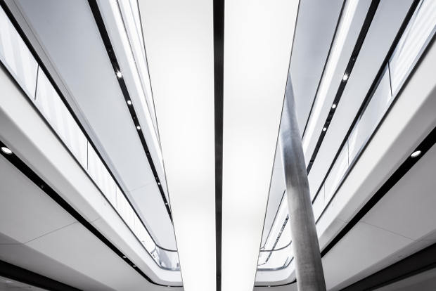 gerber Situado en la ciudad de Stuttgart, Gerber es un espacio mixto con una alta concentración urbana. Recoge de forma hospitalaria las ventas al detalle que conviven en una superficie total de 25.000 metros cuadrados, una gran desafío para la ciudad, inversionistas, arquitectos y diseñadores.