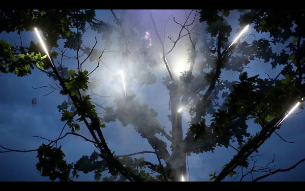 Wishtree Creado por los artistas de instalación de MySquare, la instalación Wish Tree, presentado en el Fusion Festival Berlín 2014, trae un nuevo nivel de belleza tecnológicamente-aumentada a una de las fuentes más valiosas de la humanidad, la esperanza
