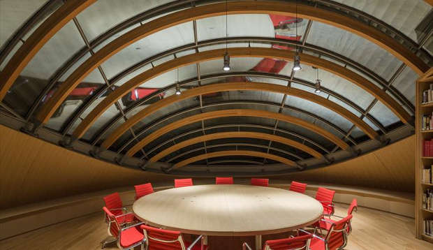 PATHE PIANO La Fundación Jérôme Seydoux-Pathé, organización francesa que se ocupa de la conservación del patrimonio cultural de Pathé y de promover el arte cinematográfico, se ha trasladado recientemente al nuevo edificio diseñado por Renzo Piano Building Workshop