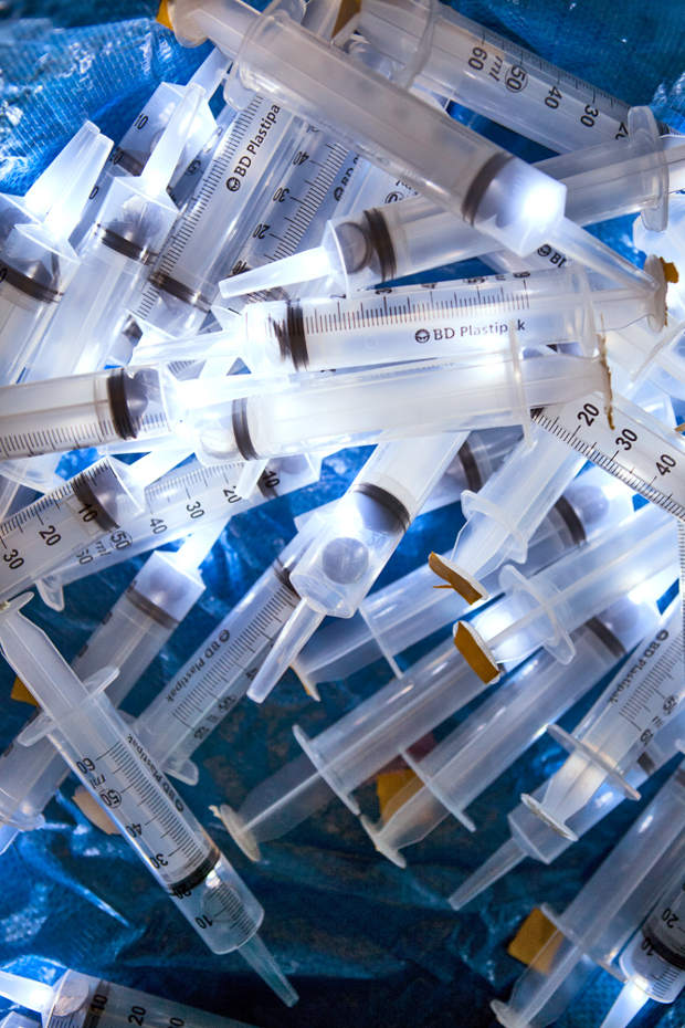 Luzinterruptus, Health-care Light La reivindicación que esta vez ha protagonizado el colectivo artístico anónimo Luzinterruptus tiene que ver con algo que nos toca o tocará a todos en algún momento, la sanidad española.