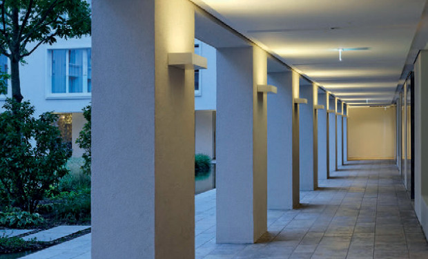 Pfarré Lighting Design Pfarré Lighting Design,han sido los responsables de dar el toque de luz que marca la diferencia en esta antigua estación de electricidad en el centro de Munich. Protagonista de esta importante transformación que la ha convertido en una gran torre residencial