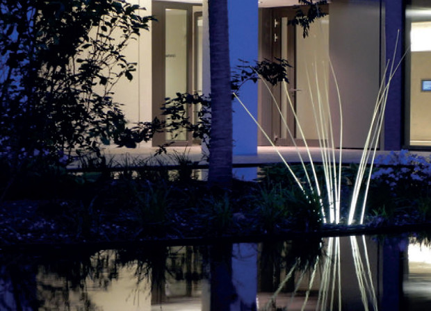 Pfarré lighting design, The seven folder & patio Pfarré Lighting Design,han sido los responsables de dar el toque de luz que marca la diferencia en esta antigua estación de electricidad en el centro de Munich. Protagonista de esta importante transformación que la ha convertido en una gran torre residencial