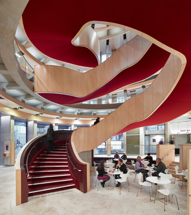 Theatre Royal La transformación del “Theatre Royal” de Glasgow ha logrado hacer lucir el espectacular diseño arquitectónico del teatro, proporcionándole la flexibilidad necesaria para su variado uso.