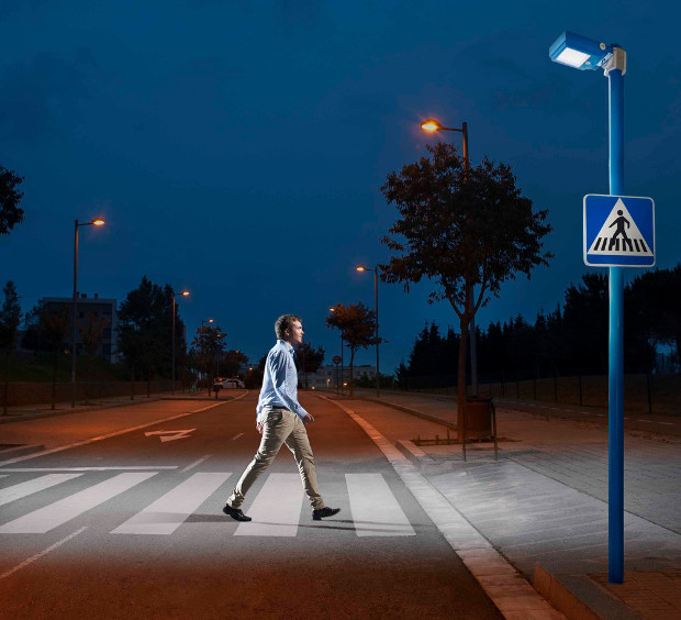 simon lighting Las condiciones y cualidades de los pasos cebra se van convirtiendo en elementos urbanísticos y viales que precisan de más seguridad tanto para los peatones como para los conductores. En los pasos peatonales, una incorrecta iluminación puede provocar que el peatón quede en penumbra o deslumbrar a los conductores provocando accidentes del todo evitables.