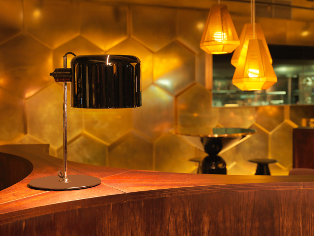 ECLECTIC Restaurant Cuando los restauradores Fabienne y Philippe Amzalak, muy aclamados por la crítica, decidieron abrir un restaurante de alta gastronomía en París, acudieron al empresario de diseño Tom Dixon para que les ayudara.