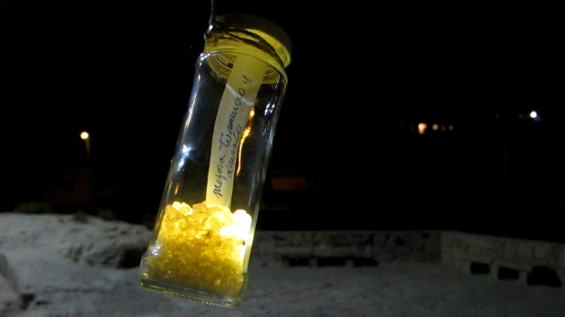 Caspana El pasado 22 y 23 de octubre se realizó en Caspana la instalación efímera “Mensaje en una Botella”, desarrollada por Vibralight y coordinada por Jaime Díaz Villalobos (Arquitecto) ambos miembros de fundación Pangea.