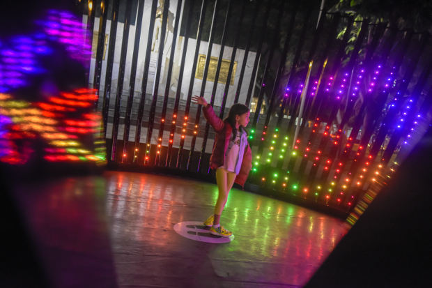 Pixel Flow, Claudia Paz La diseñadora de iluminación Claudia Paz se hace eco en su última instalación para la Municipalidad de San Isidro de la necesidad de integrar su obra al espacio público y brindar un momento mágico dentro de un entorno urbano