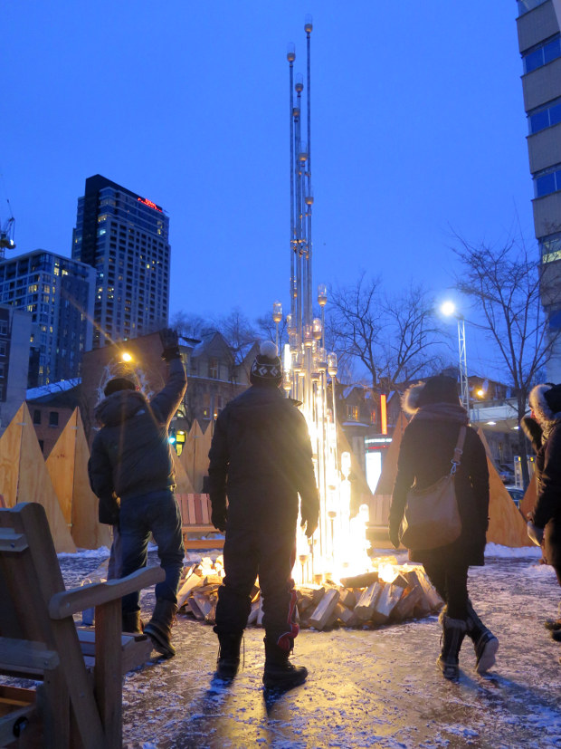 Îlot de chaleur Photo Patrice St-Amour Del 18 de febrero hasta el 5 de marzo, los asistentes al festival MONTRÉAL EN LUMIÈRE dispondrán en su visita de una experiencia interactiva, musical y luminosa en el amplio recorrido por Quartier des Spectacles.