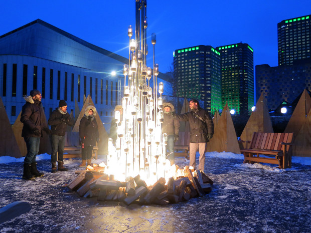 Îlot de chaleur Photo Patrice St-Amour Del 18 de febrero hasta el 5 de marzo, los asistentes al festival MONTRÉAL EN LUMIÈRE dispondrán en su visita de una experiencia interactiva, musical y luminosa en el amplio recorrido por Quartier des Spectacles.