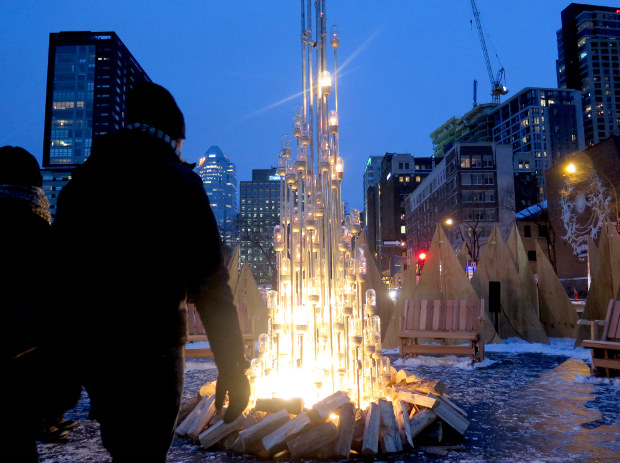 Îlot de chaleur Photo Patrice St-Amour Del 18 de febrero hasta el 5 de marzo, los asistentes al festival MONTRÉAL EN LUMIÈRE dispondrán en su visita de una experiencia interactiva, musical y luminosa en el amplio recorrido por Quartier des Spectacles.