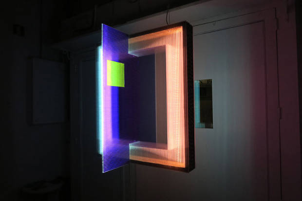 llumversacio Maurici Ginés El pasado 25 de febrero Maurici Ginés, fundador y director creativo de artec3 Studio, presentó en la galería dterra situada en Sant Cugat del Vallès, Barcelona, su nueva colección de obras de 'light art'.