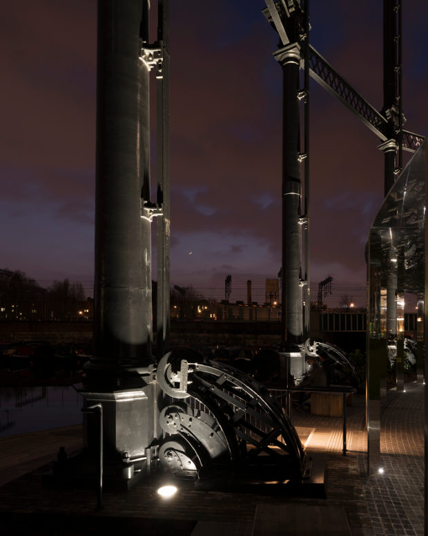 Gasholder No. 8 El nuevo proyecto de los diseñadores de iluminación Speirs + Major está situado en el norte del barrio residencial recientemente remodelado de King’s Cross, al lado del Regents Canal. Gasholder No 8