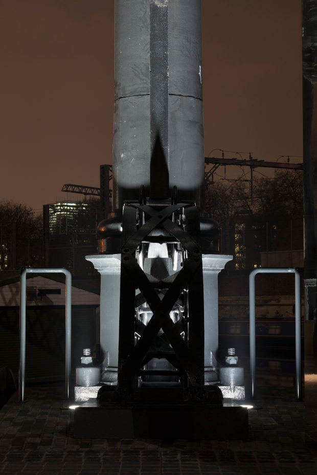 Gasholder No. 8 El nuevo proyecto de los diseñadores de iluminación Speirs + Major está situado en el norte del barrio residencial recientemente remodelado de King’s Cross, al lado del Regents Canal. Gasholder No 8
