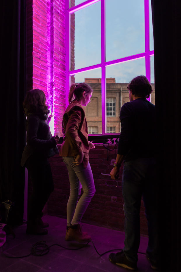 UPC FABRA I COATS Los alumnos del Módulo II del Máster Lighting Design de la UPC han participado en este curso 2015/2016 en un workshop de trabajo que se realizó en Fabra y Coats, una antigua fábrica de creación de Barcelona.
