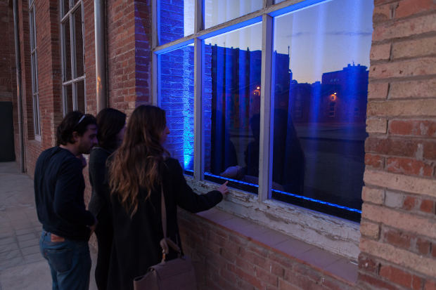 UPC FABRA I COATS Los alumnos del Módulo II del Máster Lighting Design de la UPC han participado en este curso 2015/2016 en un workshop de trabajo que se realizó en Fabra y Coats, una antigua fábrica de creación de Barcelona.