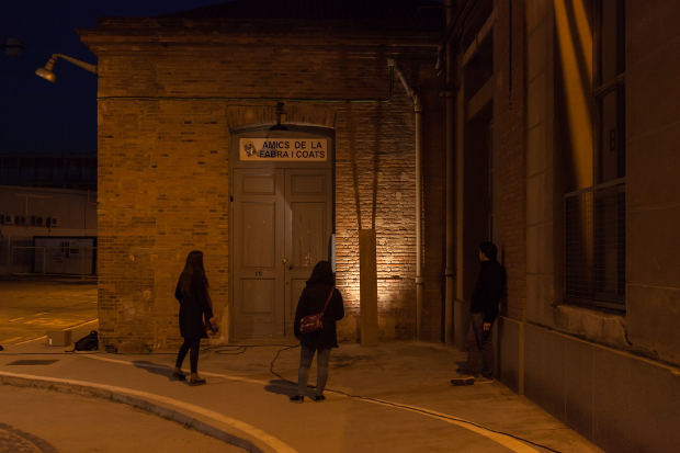 UPC FABRA I COATS Los alumnos del Módulo II del Máster Lighting Design de la UPC han participado en este curso 2015/2016 en un workshop de trabajo que se realizó en Fabra y Coats, una antigua fábrica de creación de Barcelona.