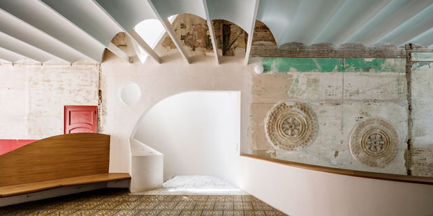 2-camara-de-luz_sala-beckett_floresprats_foto-adria-goula-1