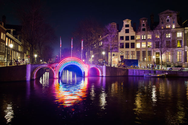 Amsterdam-Light-Festival-2016---Bridge-of-the-Rainbow---Gilbert-Moity---Copyright-Janus-van-den-Eijnden-(20)