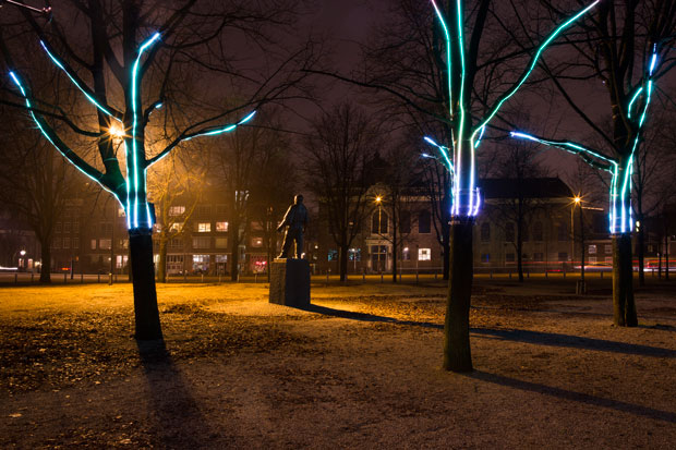 Amsterdam-Light-Festival-2016---Tree-Hugger---Daan-van-Hasselt-&-Asia-Jackowska---Copyright-Janus-van-den-Eijnden-(10)