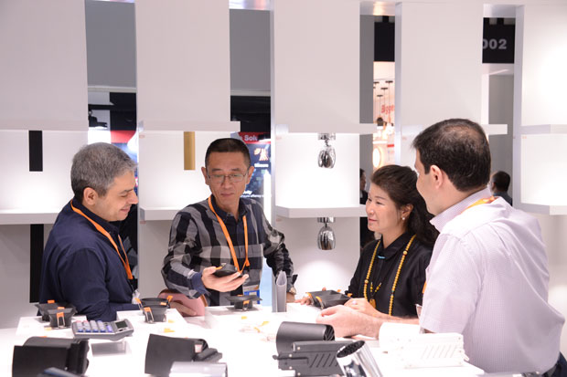 Hong-Kong-Lighting-Fair-compradores-2 Hong Kong International Lighting Fair