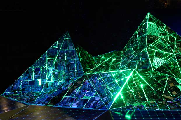 11-Elantica_Tom-DeKyvere-credits-Bart-van-Overbeeke-1 GLOW 2017