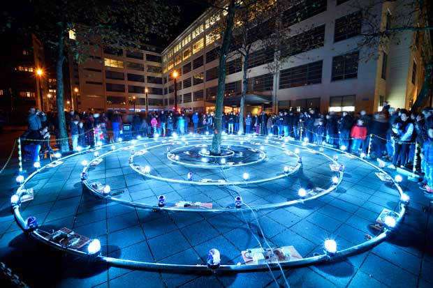 Falsche-Frage-LUX_Charles-Vreuls_credits-Bart-van-Overbeeke-HR-2 GLOW 2017