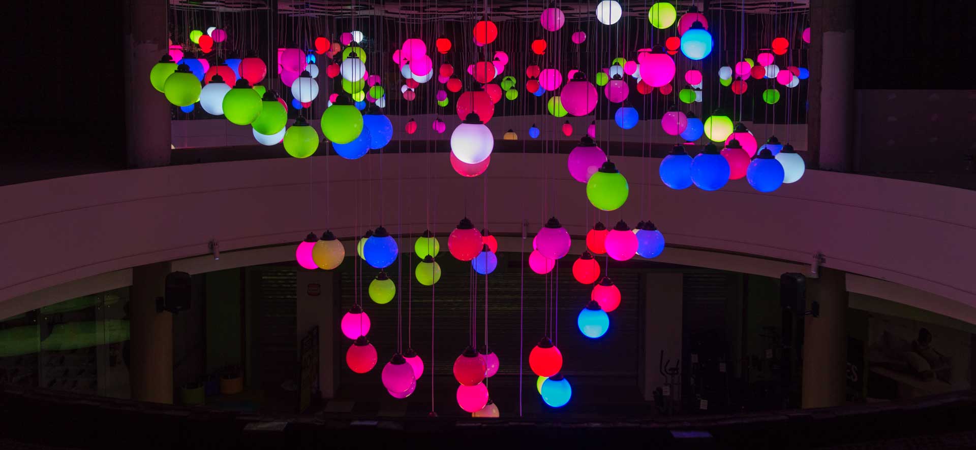 Drops, gotas de luz en la selva peruana
