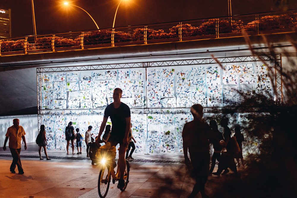 Plastico transitable de Luzinterruptus Singapur