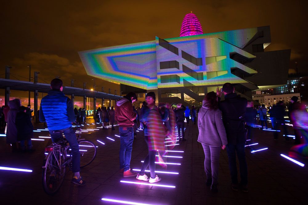 Llum BCN 2019 transforma el Poblenou en un gran espectáculo de creación lumínica