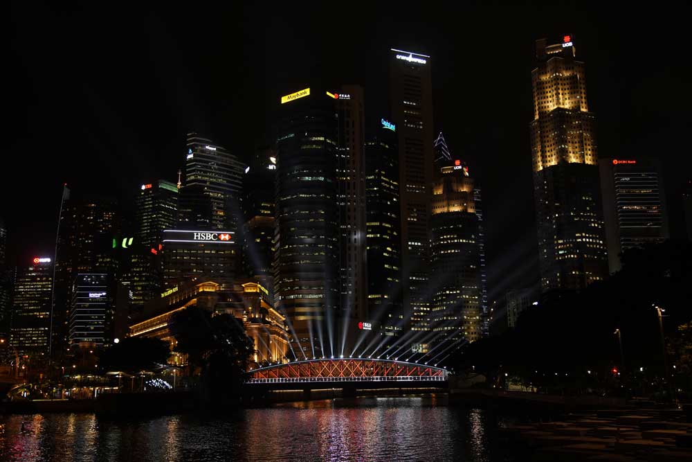 El artista visual Xavi Bové y el estudio creativo Onionlab presentan una impactante instalación de luz y sonido en Singapur