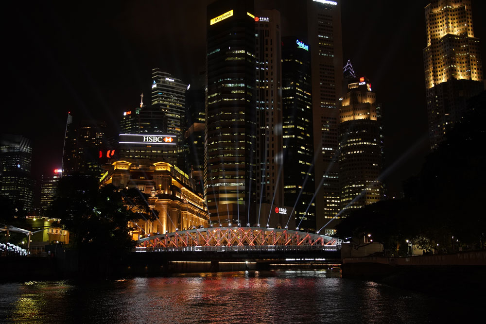 El artista visual Xavi Bové y el estudio creativo Onionlab presentan una impactante instalación de luz y sonido en Singapur