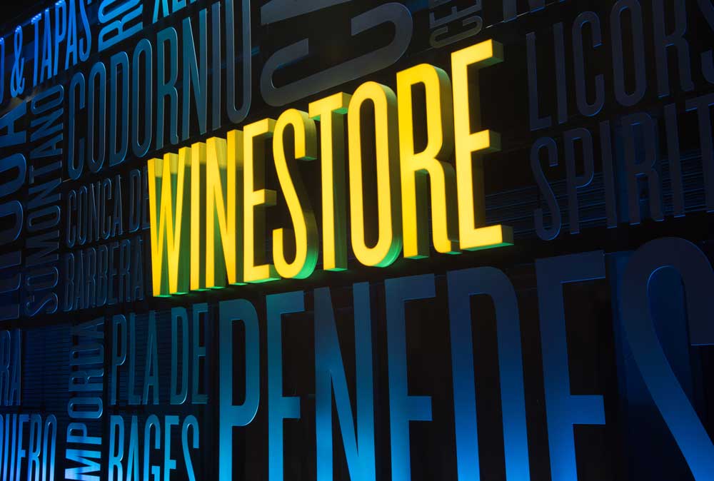 sakma ilumina la fachada de jane winestore