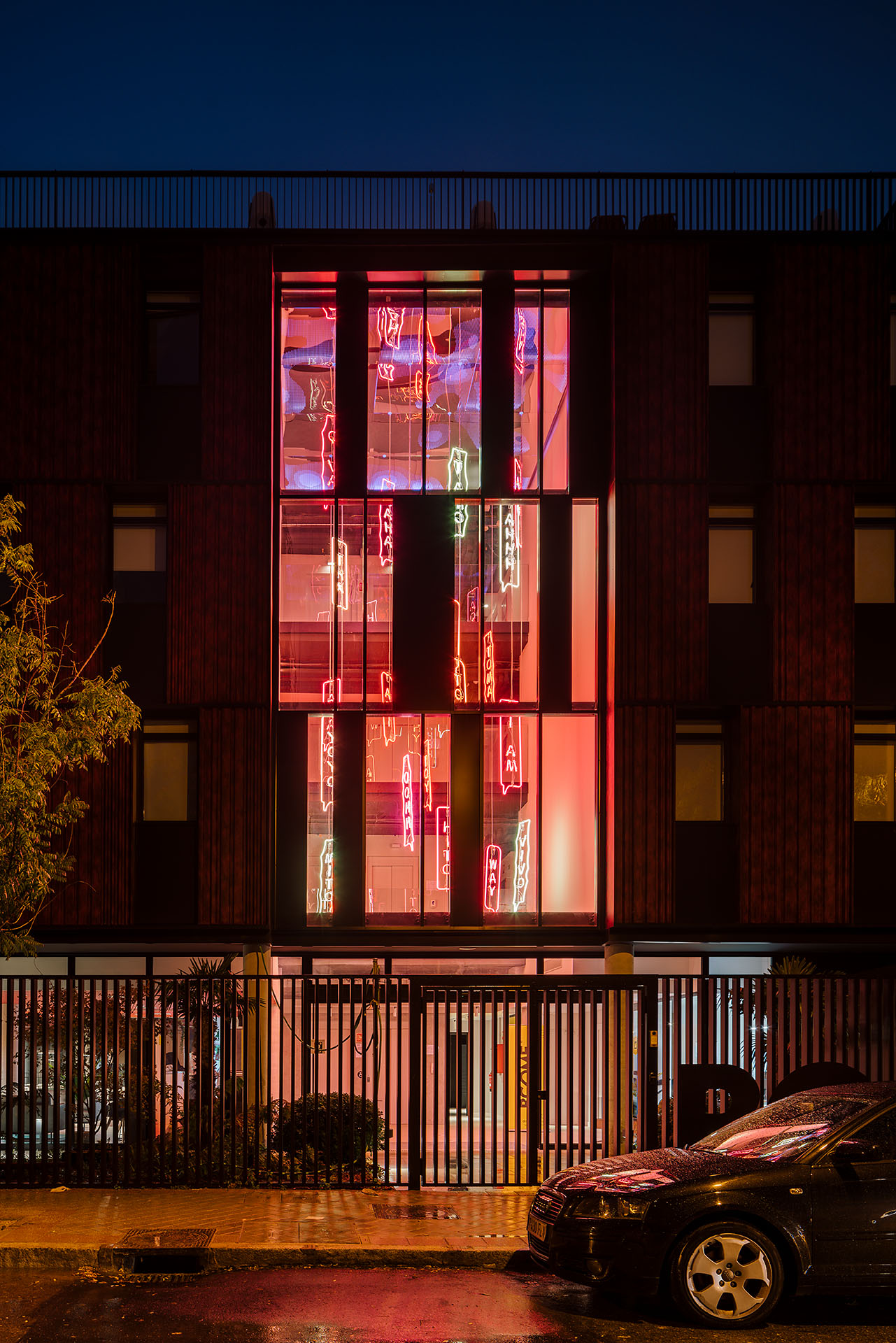 YOYO instalación artística luz Brut Deluxe