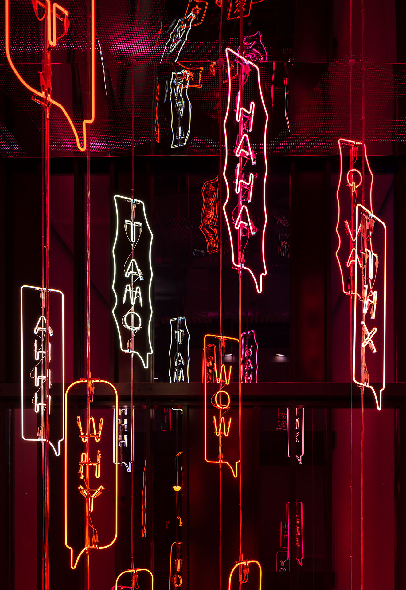 YOYO instalación artística luz Brut Deluxe