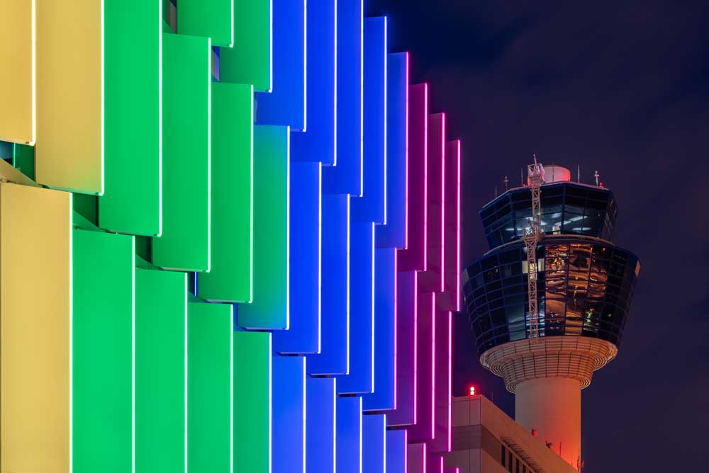 Aeropuerto Atenas Media facade Linea Light Group