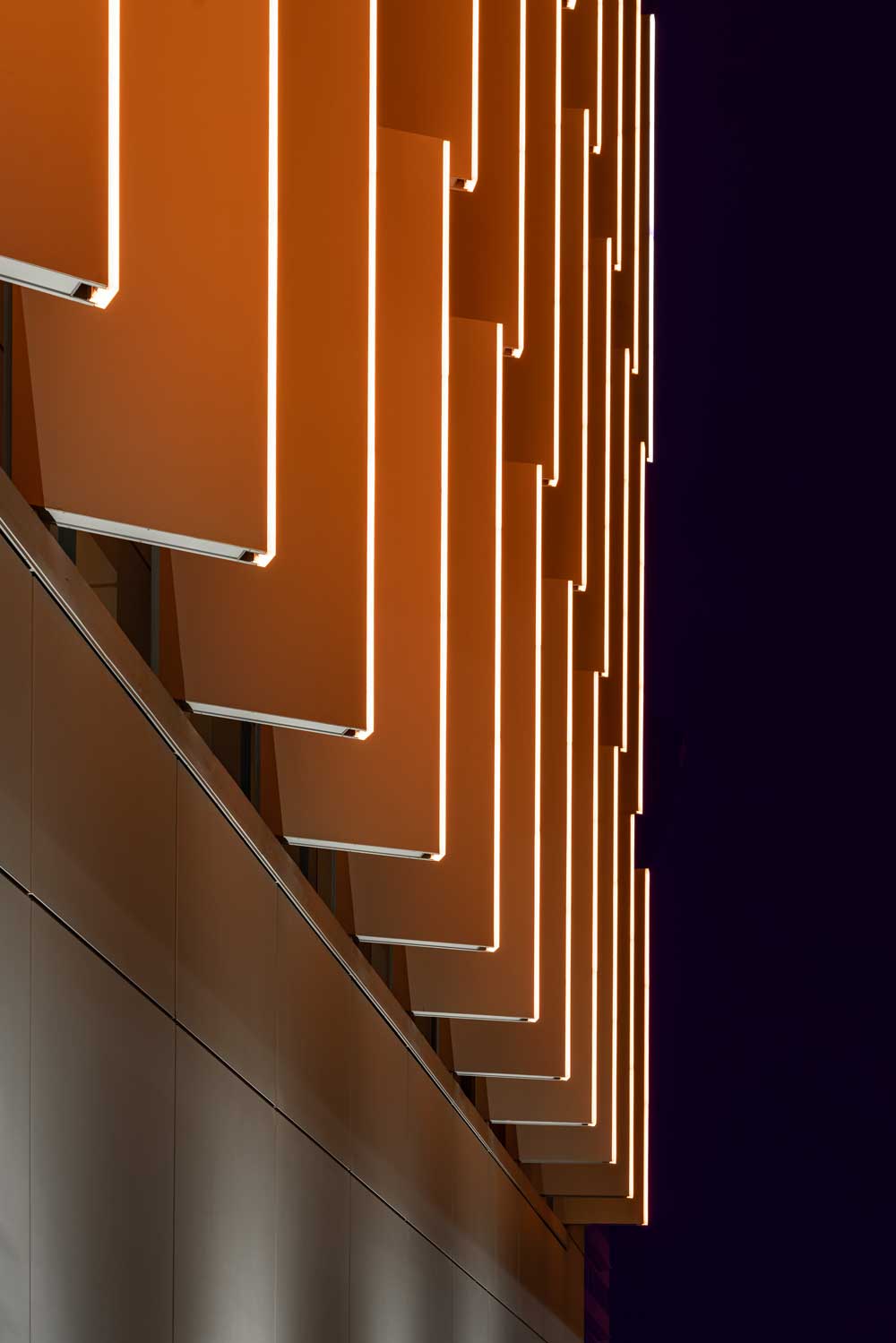 Aeropuerto Atenas Media facade Linea Light Group