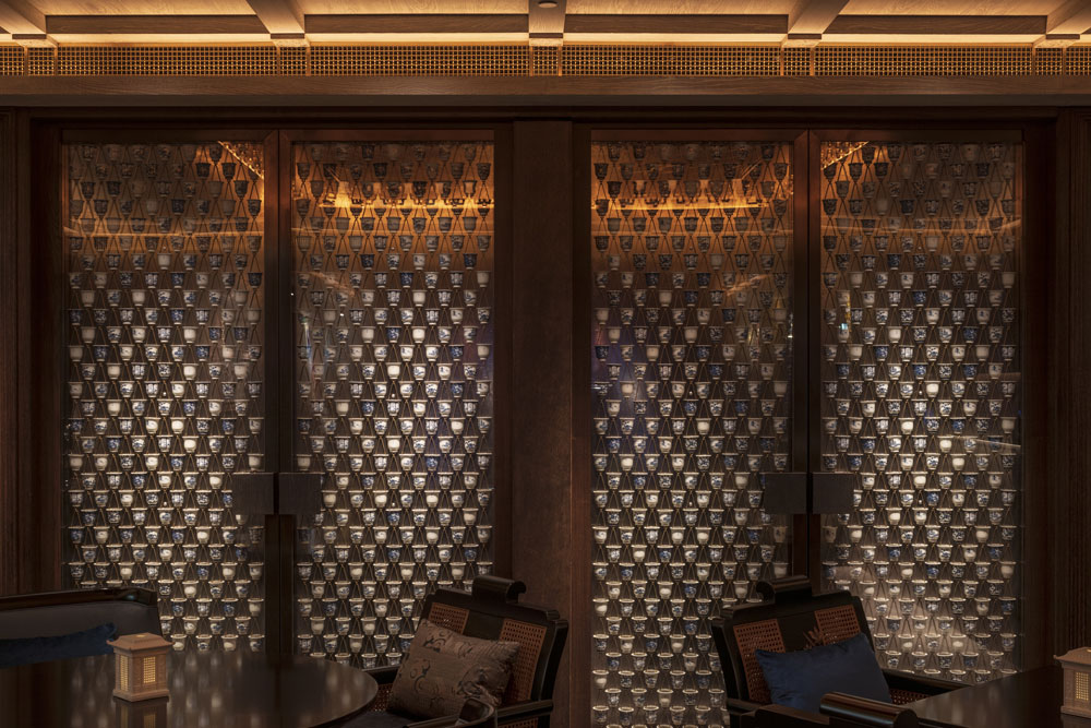 Entre el Pasado y el Presente: El Encanto Único de Canton Blue en el Hotel Peninsula de Londres