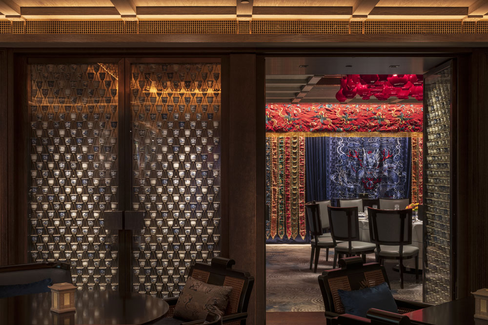 Entre el Pasado y el Presente: El Encanto Único de Canton Blue en el Hotel Peninsula de Londres