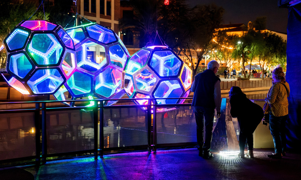 Instalación interactiva de luz y sonido.