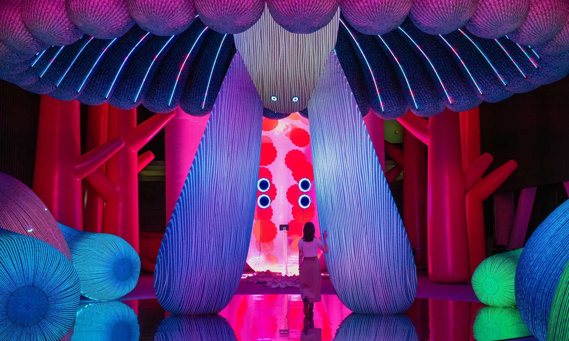 Modern Guru, Instalación interactiva de inteligencia artificial