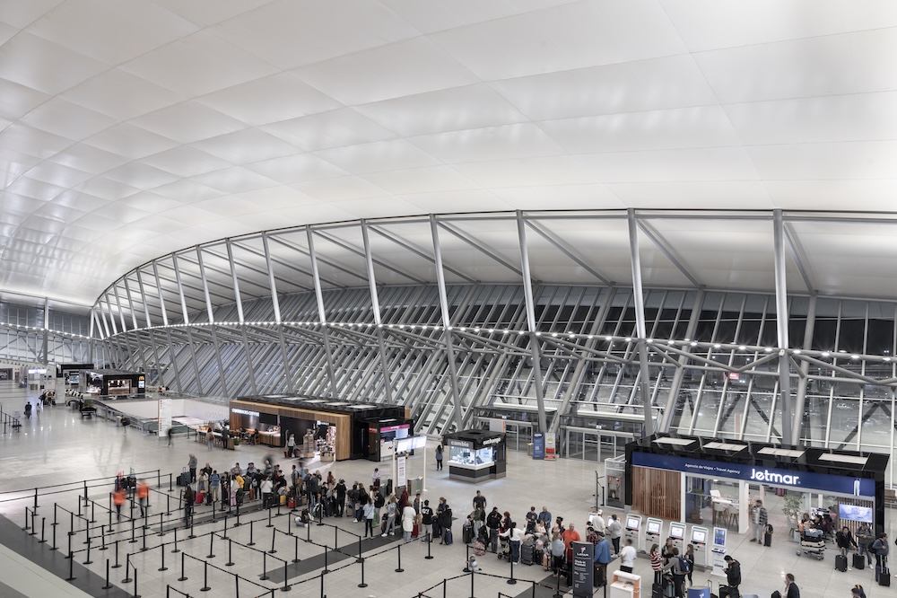 Aeropuerto Internacional Carrasco, iluminación ERCO, Ricardo Hofstadter