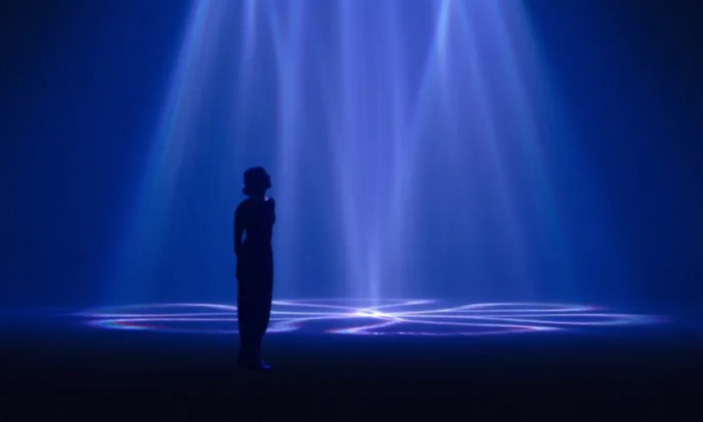 Making the invisible visible, Lachlan Turczan, Google, Salone del Mobile 2025, instalación de luz, Milan Design Week, creatividad, tecnología, diseño inmersivo, Garage 21