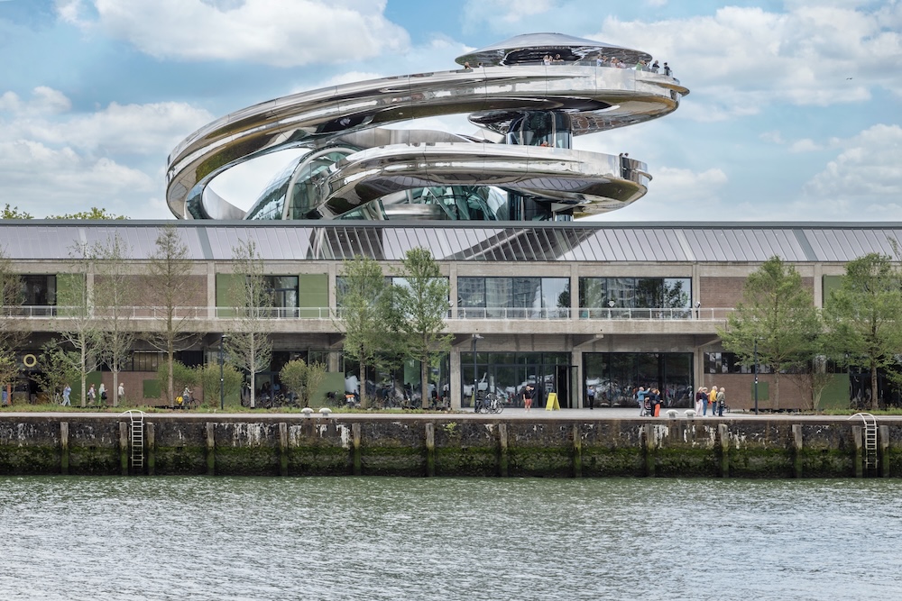 Luz para la memoria en el Museo Fenix de Róterdam