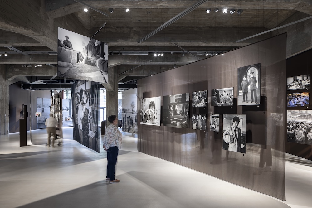 Luz para la memoria en el Museo Fenix de Róterdam