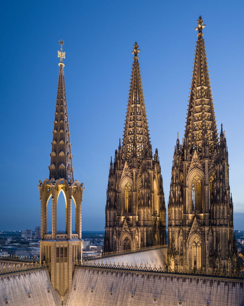 iluminación monumental, patrimonio, Licht Kunst Licht, Catedral de Colonia, iluminación arquitectónica, proyecto sostenible, LED, diseño urbano.